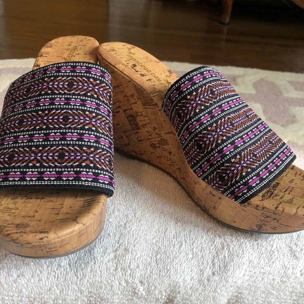 Cork pattern wedge sandal